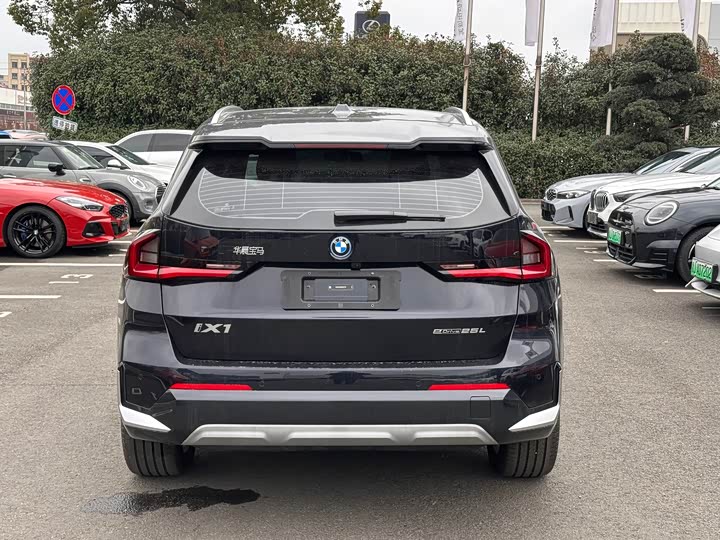 Фото 8 - BMW iX1