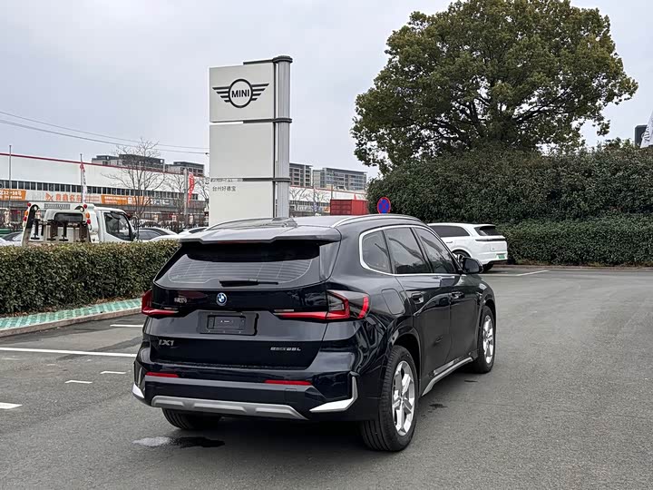 Фото 9 - BMW iX1