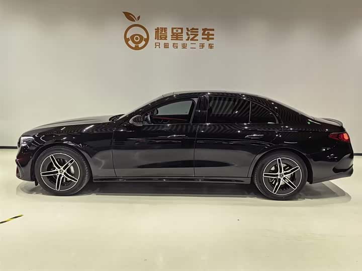 Фото 3 - Mercedes-Benz E-Class