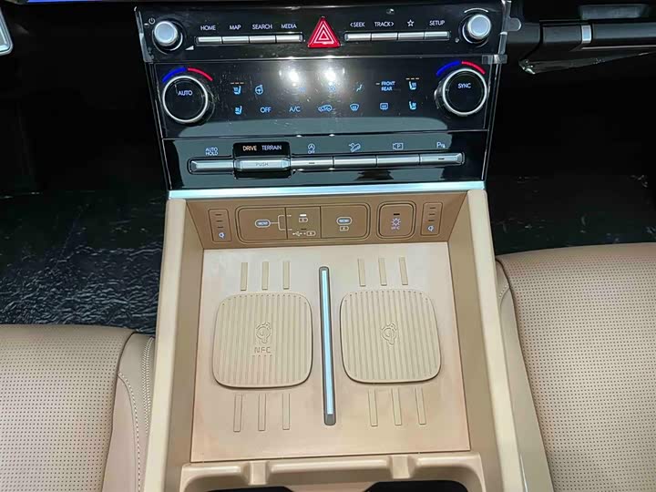 Фото 6 - Hyundai Santa Fe