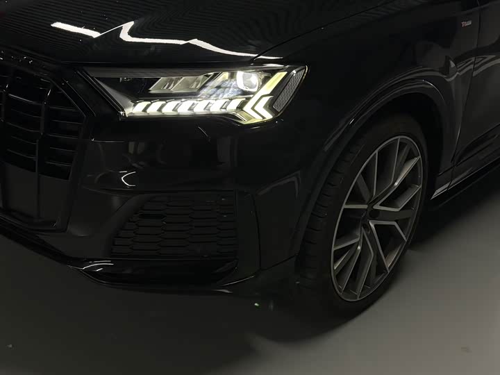 Фото 4 - Audi Q7