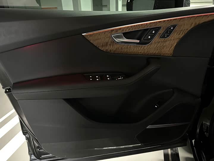 Фото 6 - Audi Q7