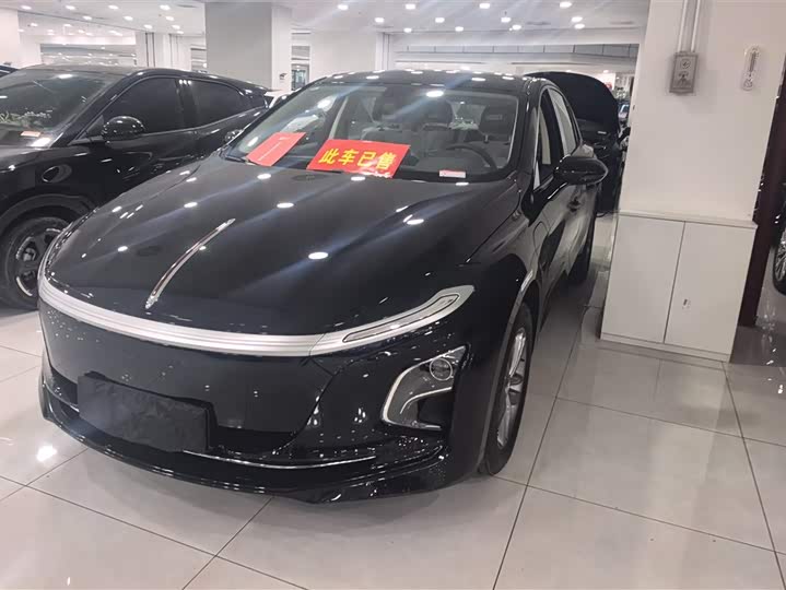 Фото 1 - Hongqi E-QM5