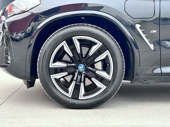 Фото 9 - BMW iX3