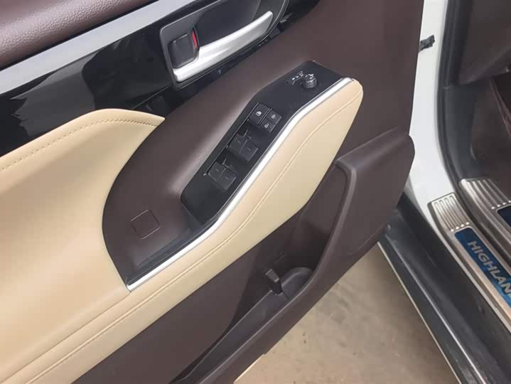 Фото 7 - Toyota Highlander