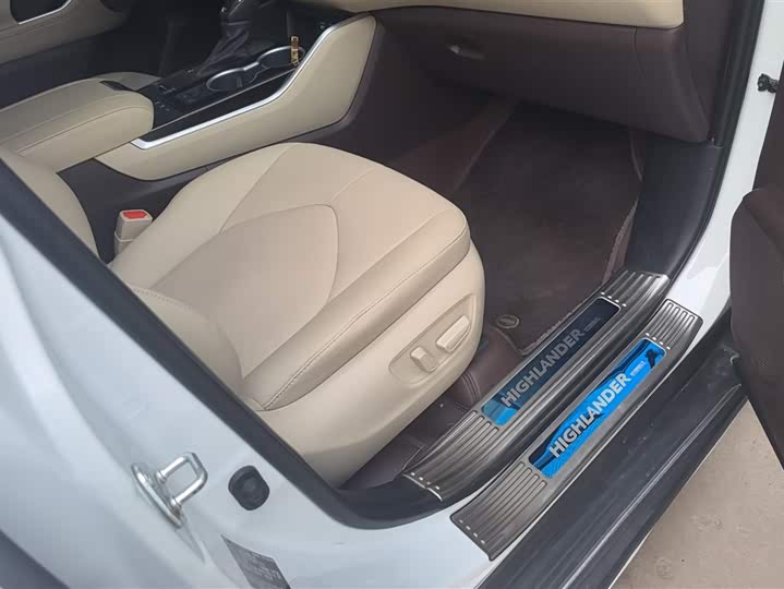 Фото 8 - Toyota Highlander