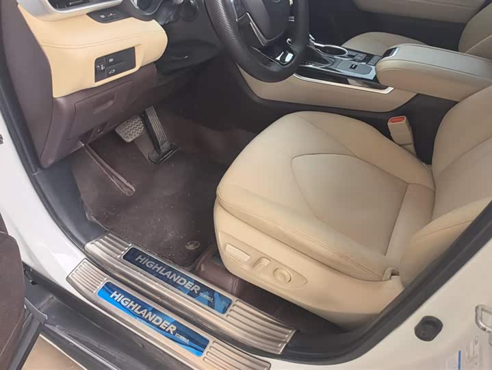 Фото 9 - Toyota Highlander