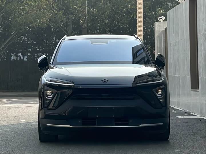 Фото 2 - Nio ES6