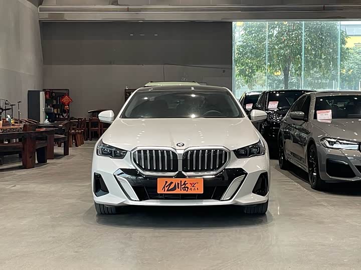 Фото 2 - BMW 5 Series