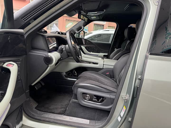 Фото 4 - BYD Yangwang U8