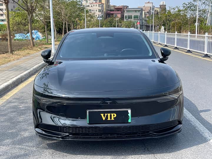 Фото 2 - Zeekr 007