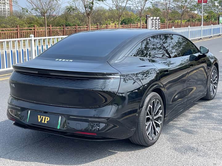 Фото 6 - Zeekr 007