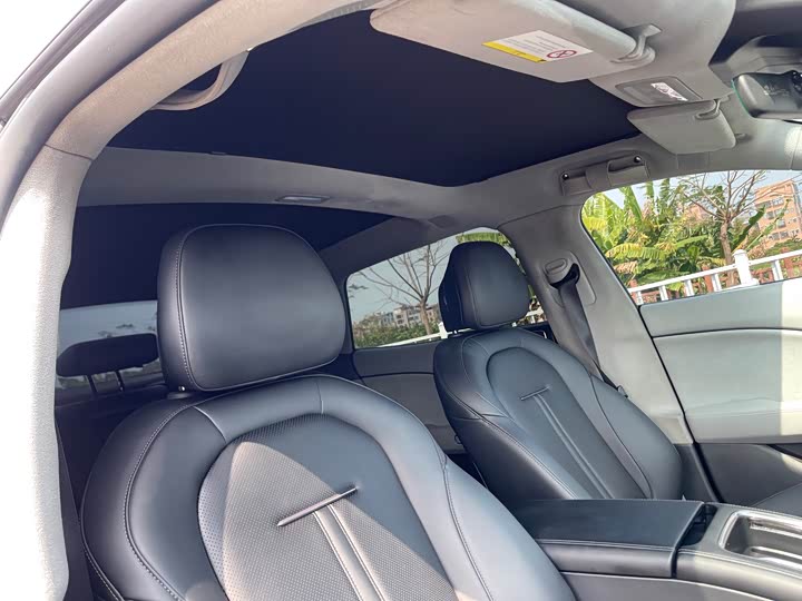 Фото 9 - Zeekr 007