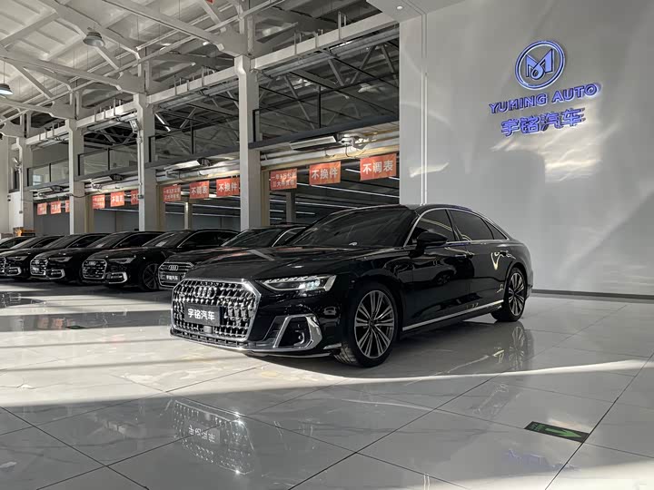 Фото 1 - Audi A8