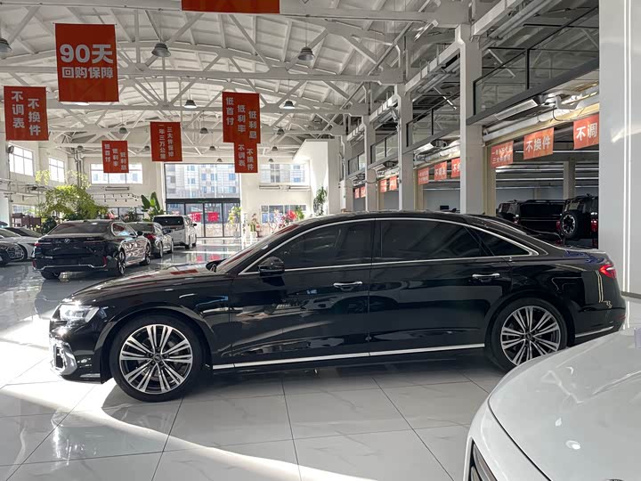 Фото 3 - Audi A8