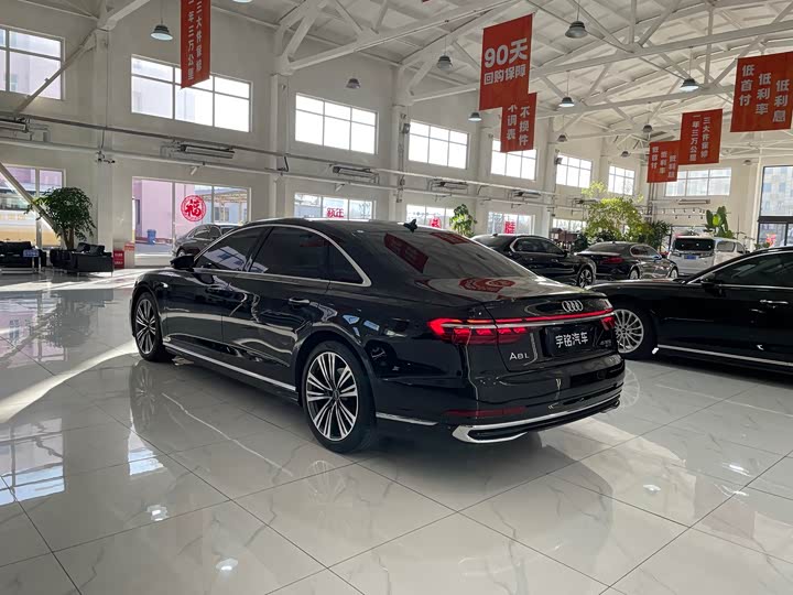 Фото 4 - Audi A8