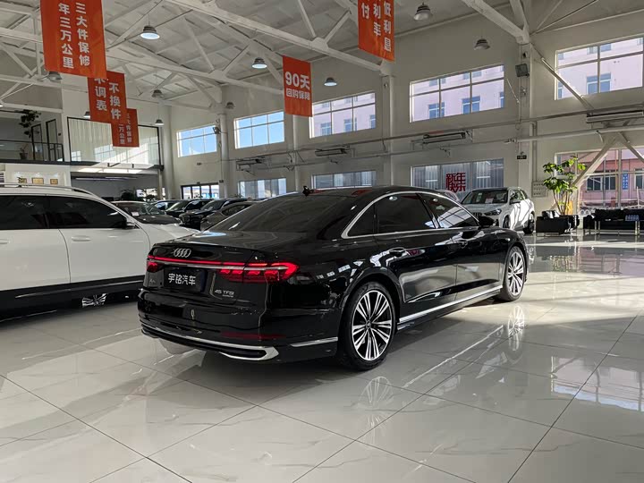 Фото 6 - Audi A8