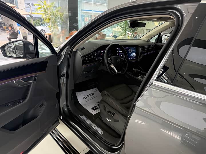 Фото 4 - Volkswagen Touareg