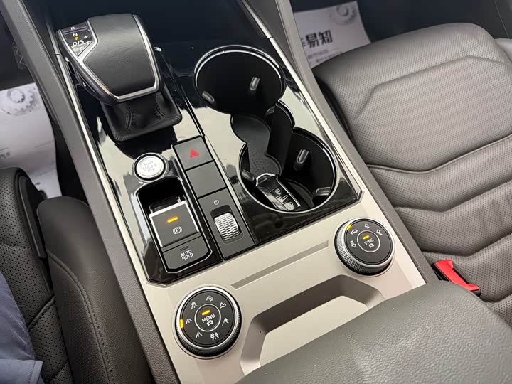 Фото 9 - Volkswagen Touareg