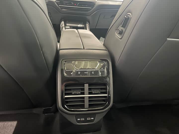 Фото 7 - Volkswagen Passat