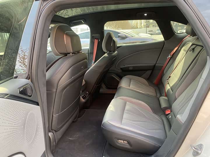 Фото 8 - Zeekr 007 GT