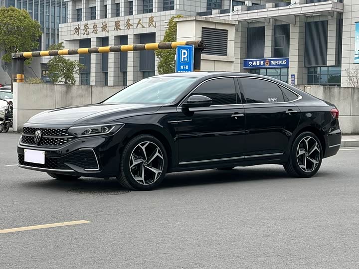 Фото 1 - Volkswagen Passat