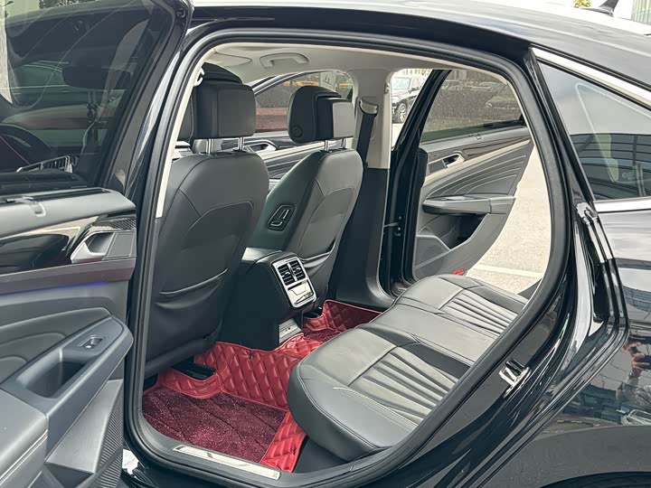 Фото 8 - Volkswagen Passat