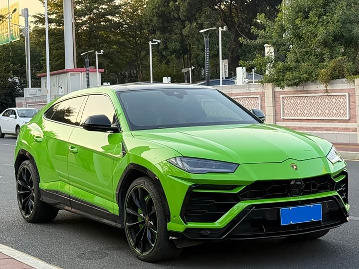 Фото 3 - Lamborghini Urus