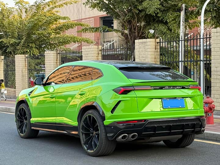 Фото 4 - Lamborghini Urus