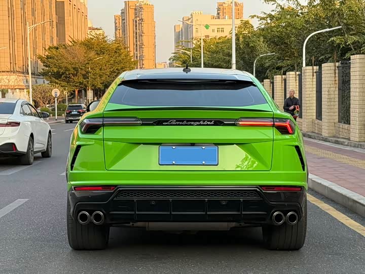 Фото 5 - Lamborghini Urus