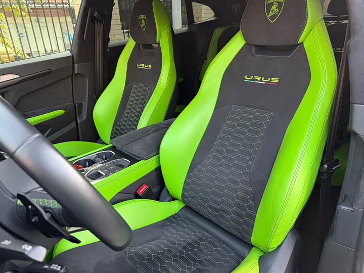 Фото 8 - Lamborghini Urus