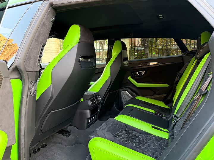 Фото 9 - Lamborghini Urus