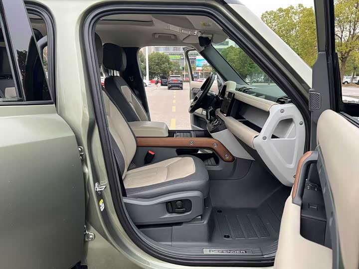 Фото 4 - Land Rover Defender