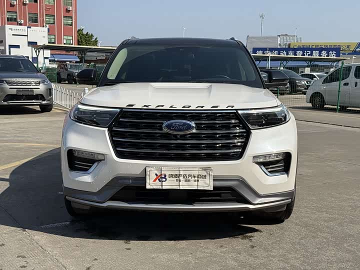 Фото 2 - Ford Explorer