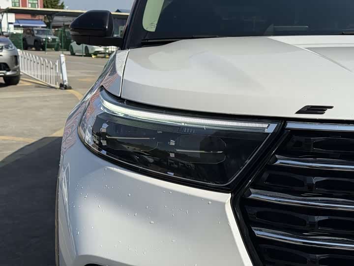 Фото 4 - Ford Explorer