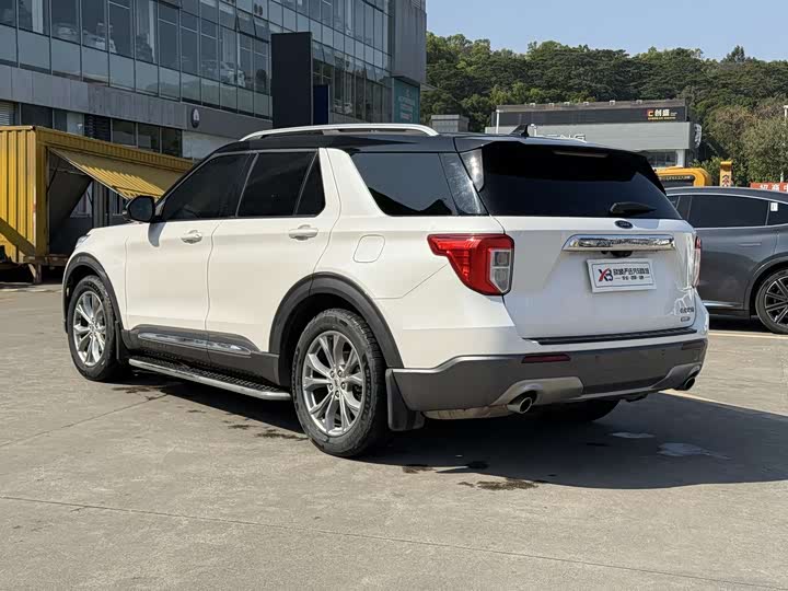 Фото 7 - Ford Explorer