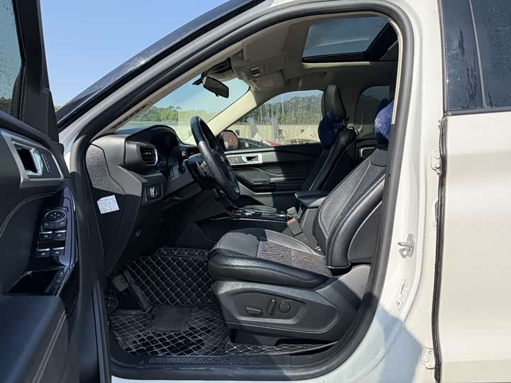 Фото 8 - Ford Explorer