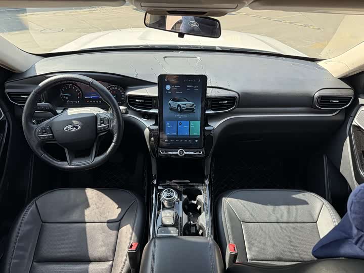 Фото 9 - Ford Explorer