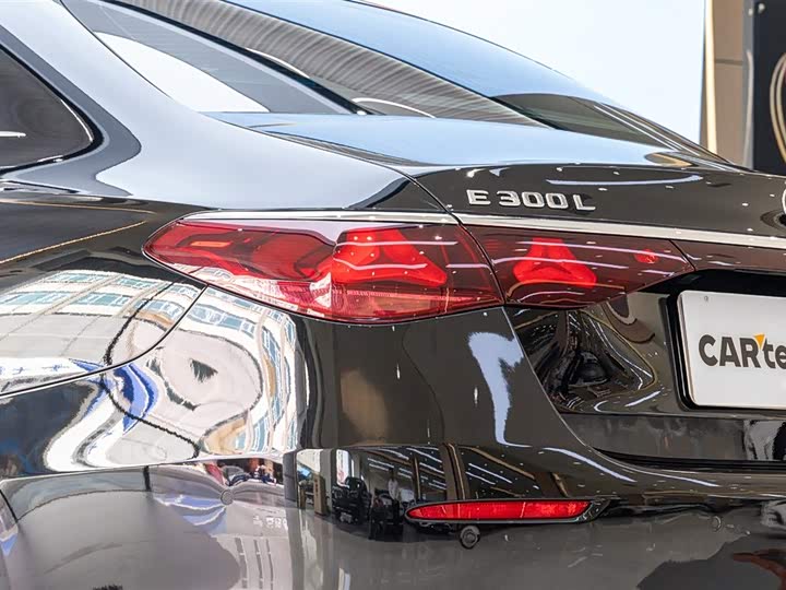 Photo 7 - Mercedes-Benz E-Class