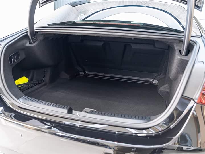 Photo 8 - Mercedes-Benz E-Class