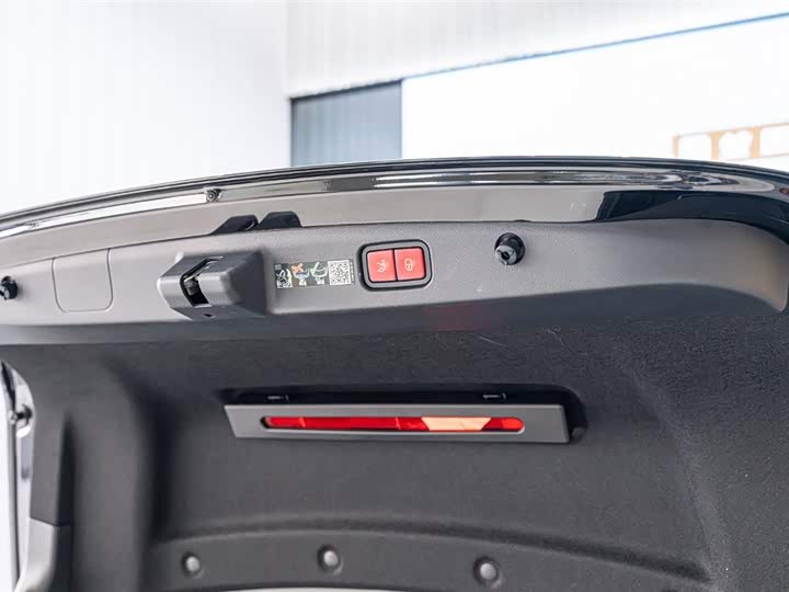 Photo 9 - Mercedes-Benz E-Class