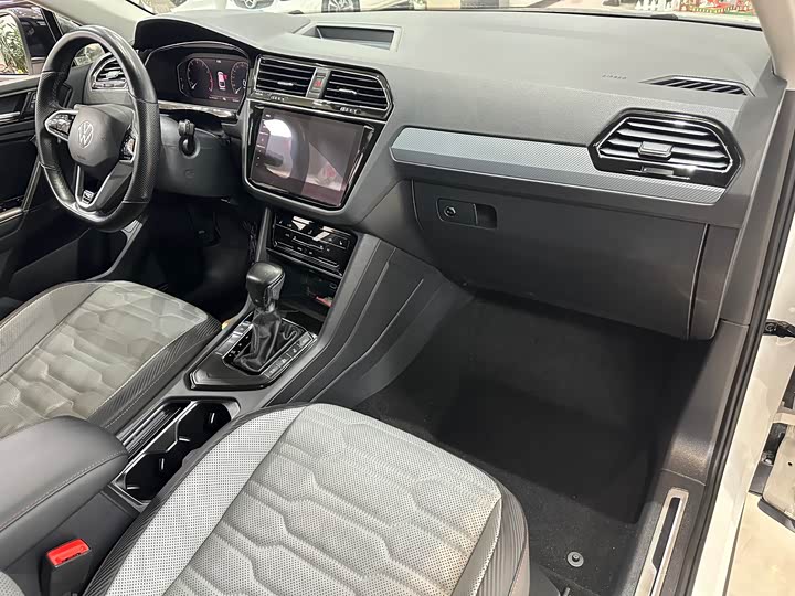 Фото 8 - Volkswagen Tiguan X