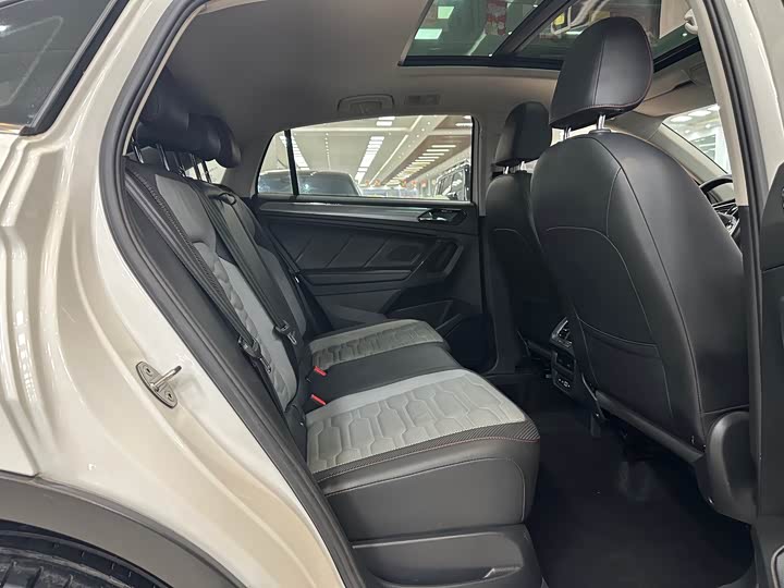 Фото 9 - Volkswagen Tiguan X