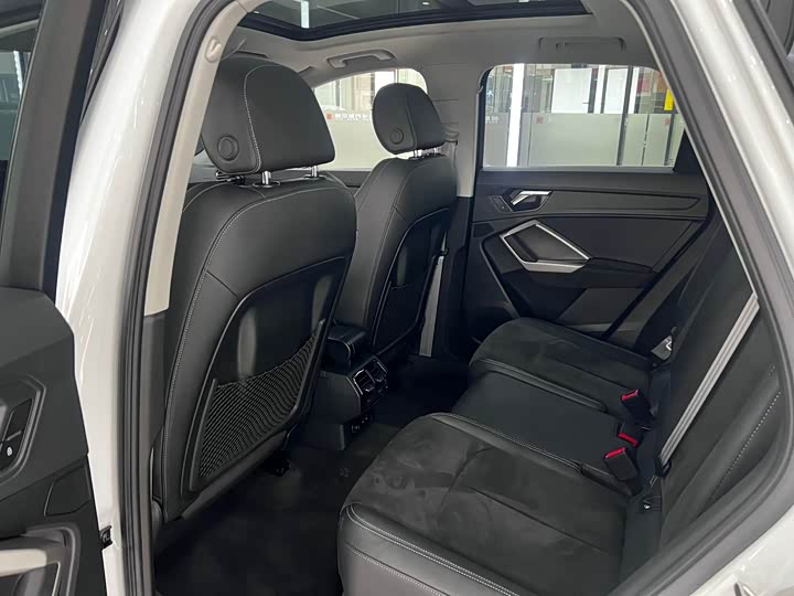 Фото 4 - Audi Q3