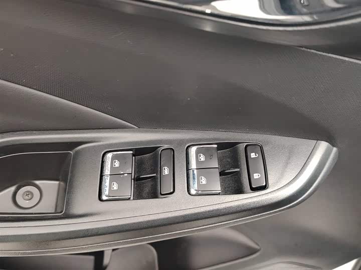 Фото 9 - Changan Oshan X5