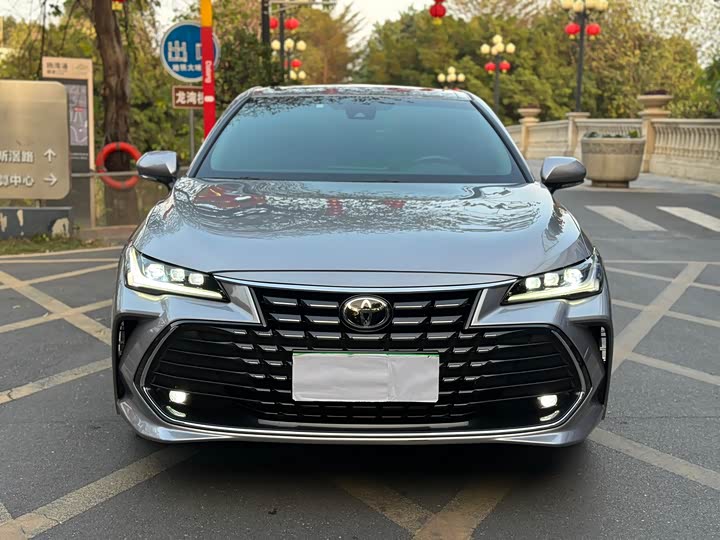 Photo 2 - Toyota Avalon