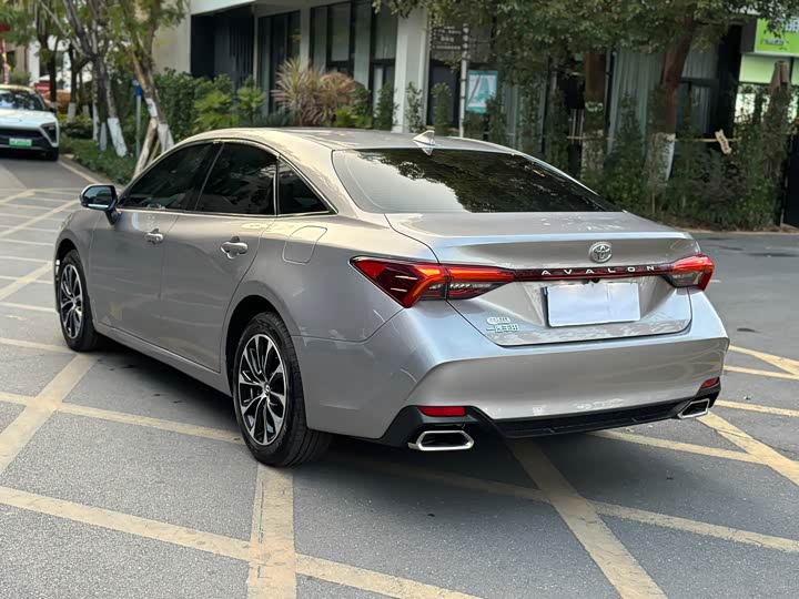 Photo 4 - Toyota Avalon