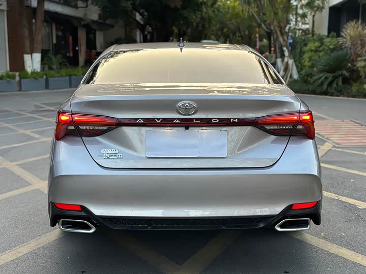 Photo 5 - Toyota Avalon