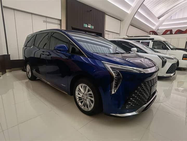 Photo 3 - Buick GL8 Century