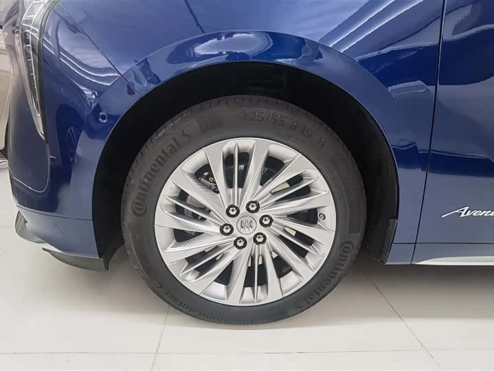 Photo 4 - Buick GL8 Century